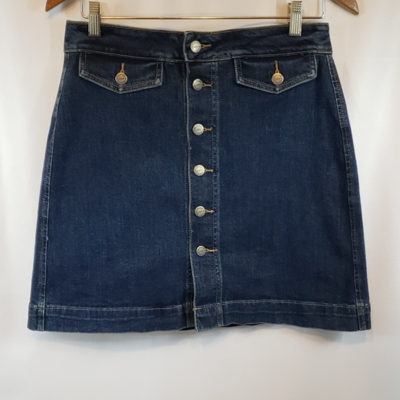 The "Loft" Short alone style demin skirt size 6